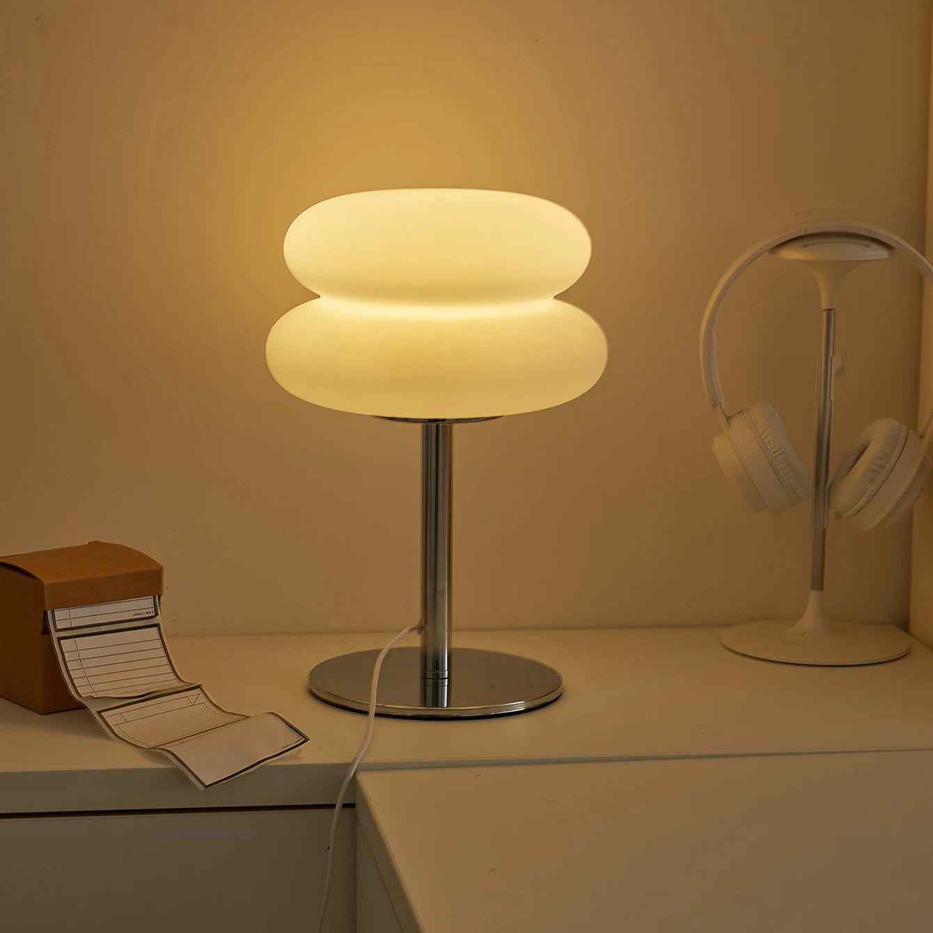 Bauhaus Retro Table Lamp – Timeless Style with Modern Functionality